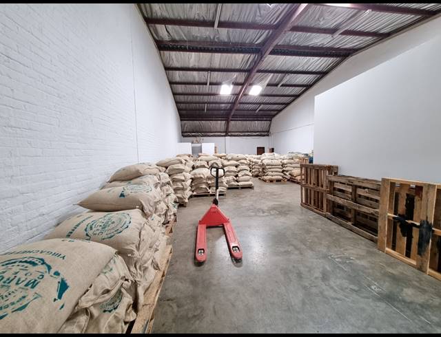 192M² WAREHOUSE TO LET IN CROWN